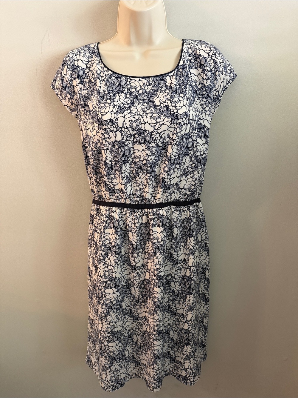 LOFT Navy and White Floral Cap-Sleeve Midi Dress Elastic Waist Size 12 Large